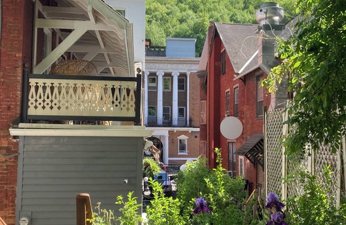 Jim Thorpe Cottage | Charming Private 1 Bedroom with Breakfast in Jim Thorpe