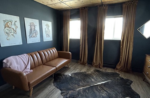 Winifred Apartment | Charming 1 Bedroom Apartment with Spa in Downtown Winifred
