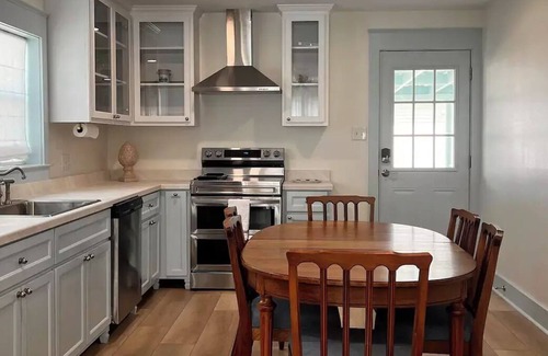 Cut Off Apartment | Private and Safe House with Spa, Hot Tub & Family Amenities