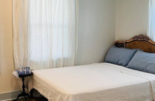 Cut Off Apartment | Private and Safe House with Spa, Hot Tub & Family Amenities