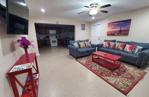 Conyers House | Inviting 3-Bedroom Apartment with Pool & Hot Tub Amenities