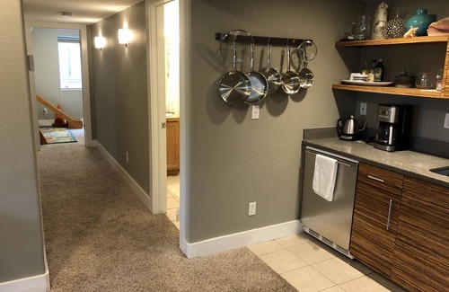 Newlands House | Charming Private Basement Apartment by North Boulder Park