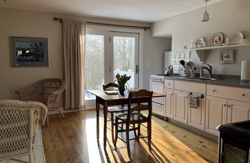 Blue Hill Cottage | Intimate Cottage Retreat for Two with Breakfast Included