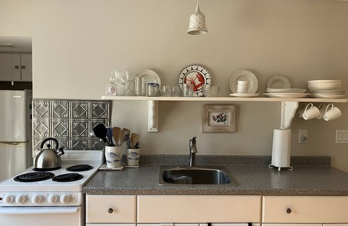Blue Hill Cottage | Intimate Cottage Retreat for Two with Breakfast Included