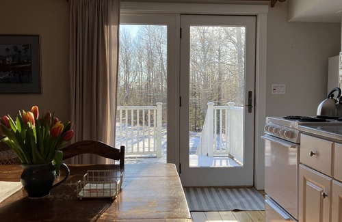 Blue Hill Cottage | Intimate Cottage Retreat for Two with Breakfast Included