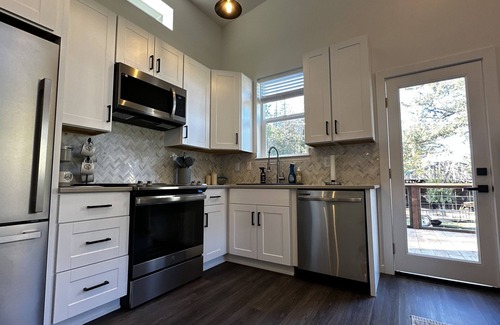 Jacksonville Cottage | Private Family Ranch Cottage Near Vineyards & Applegate Lake