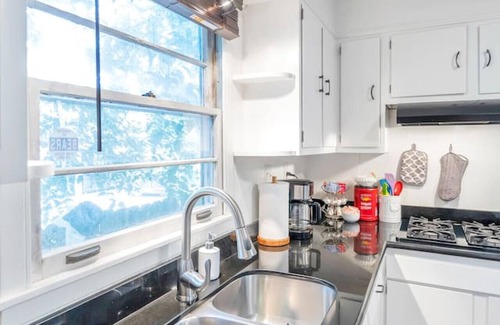 Faubourg Delassize House | Cozy, Private Guesthouse | 1 block to Streetcar