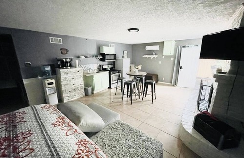 Edgebrook Apartment | Charming Private Studio Near Hobby Airport with Ocean View