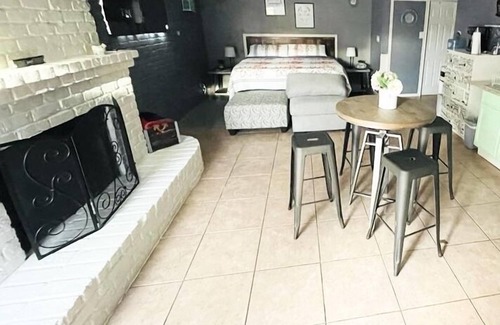 Edgebrook Apartment | Charming Private Studio Near Hobby Airport with Ocean View