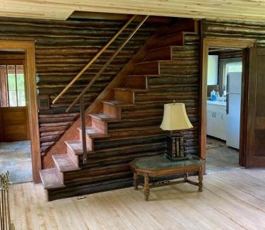 Hale House | Cozy Private Log Cabin on acreage