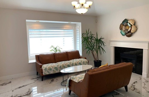 Dunbar House | Exceptional Private Room in Dunbar-Southlands with Breakfast