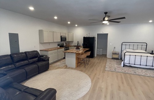 Hudson Apartment | Charming Private Studio Apartment - Guest Rated 10/10