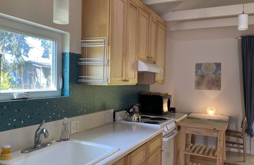 Brentwood-Darlington Cottage | Charming Private Studio Cottage Nestled Among the Trees