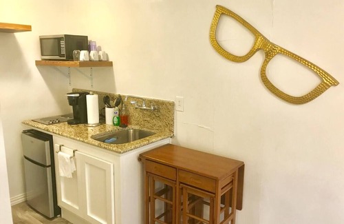 Lower Greenville House | Cozy Private Studio Near SMU with Kitchen & Parking