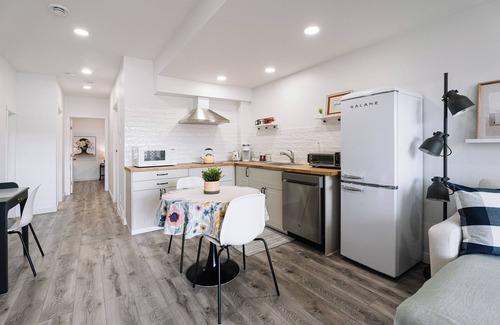 Keith House | Cozy Private Suite| 1 Queen&1 Twin bed |Close Banff