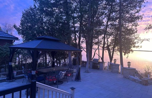 Brock Cottage | Cozy Private Waterfront Cottage at Lake Simcoe