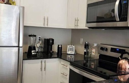 Lawrence Heights Hotel | Convenient Toronto Retreat with Free Parking & WIFI