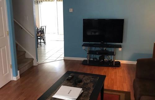 Park Forest Village House | Inviting PSU Townhouse with Breakfast & Family-Friendly Perks