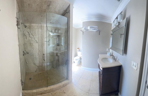 Orlando House | Comfortable Queen Room Near MCO with Pool & Kitchen