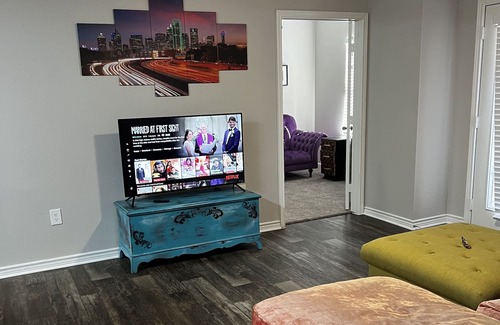 Lewisville Apartment | Cozy quiet apartment in Lewisville w/ study