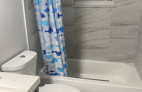 Tamarac House | Cozy Retreat Near Sawgrass Mall with Kitchen & Netflix