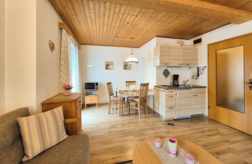Oberschonau Apartment | Tranquil Hochkalter Apartment: Family-Friendly Retreat