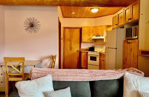Okanagan-Similkameen Condo | Cozy, quiet forest retreat with private hot tub and valley views