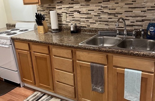 Roselawn Finance Apartment | Serene Retreat with Breakfast and Kitchen Amenities