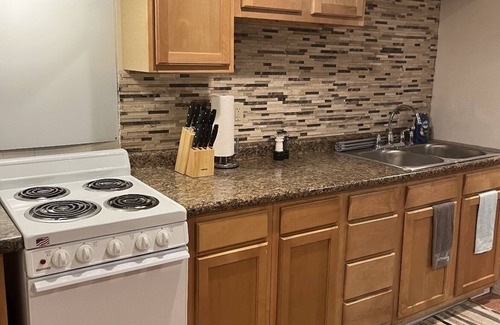 Roselawn Finance Apartment | Serene Retreat with Breakfast and Kitchen Amenities