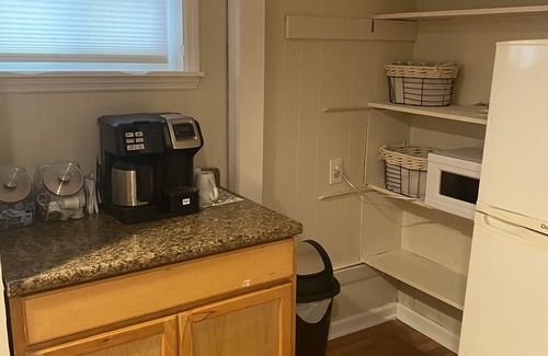 Roselawn Finance Apartment | Serene Retreat with Breakfast and Kitchen Amenities