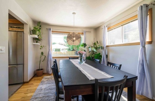 Wenatchee House | Tranquil Retreat with Saddlerock Views & Family Amenities