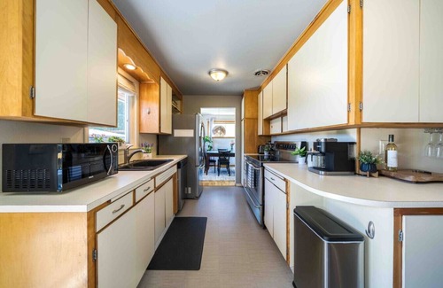 Wenatchee House | Tranquil Retreat with Saddlerock Views & Family Amenities