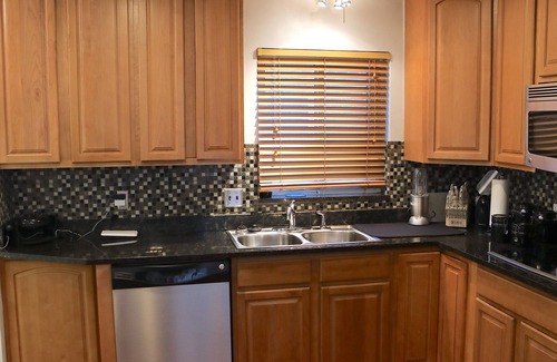 Drayton Plains House | Unwind at Cozy Ranch: Guest Rated 10/10 with Spa & Pool