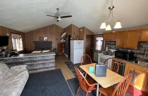 Russell Cabin | Relaxing Studio Cabin #7 at Deep Woods Cabins - Guest Rated 10/10