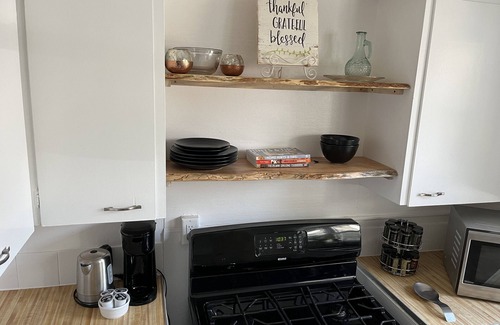 Des Moines Apartment | Inviting 1-Bedroom Retreat Near Drake U and Downtown