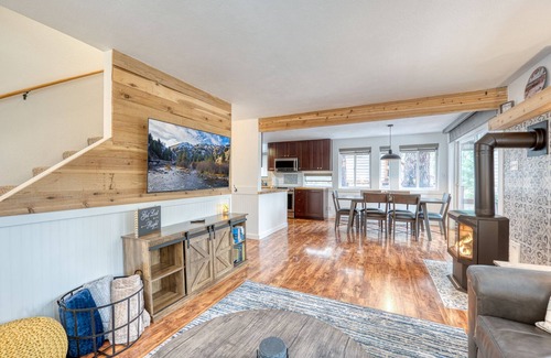 Garden Valley Cabin | Immaculate Remodeled Cabin with Pool in Garden Valley