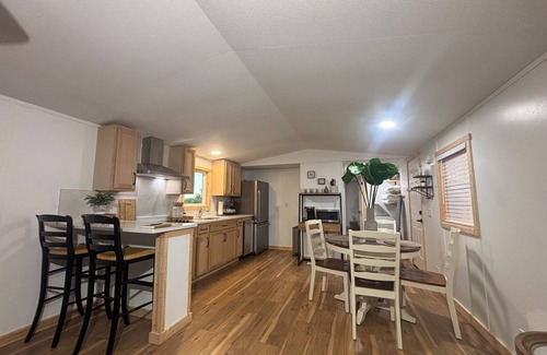 Del Valle House | Cozy Remodeled home, only 8 min. from Circuit Of The America & 20 min.To Airport