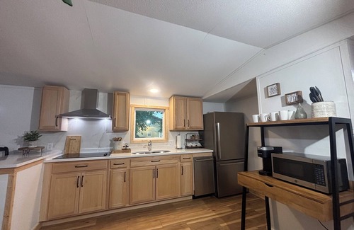 Del Valle House | Cozy Remodeled home, only 8 min. from Circuit Of The America & 20 min.To Airport
