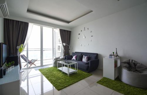 Bunga Paya Pantai Apartment | Welcoming Residence Melaka: 4-Star Stay with Pool & Hot Tub