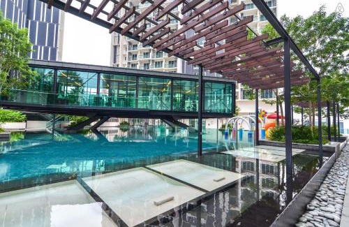 Bunga Paya Pantai Apartment | Welcoming Residence Melaka: 4-Star Stay with Pool & Hot Tub