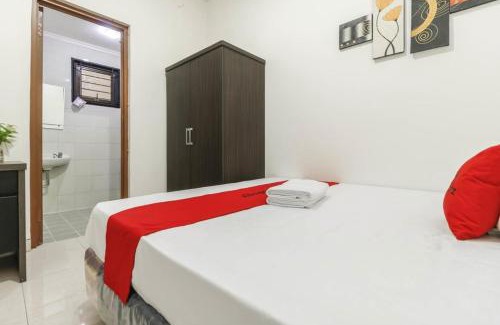 Jakarta House | Budget-Friendly Stay at Cozy Residence Muwardi with Kitchen