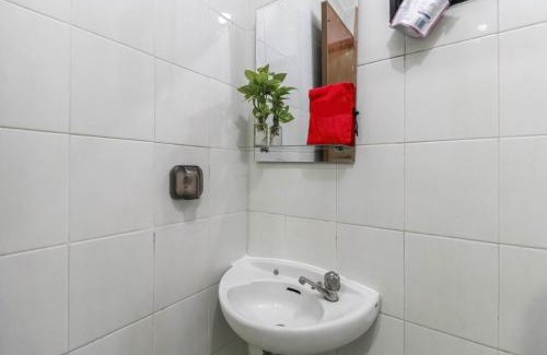 Jakarta House | Budget-Friendly Stay at Cozy Residence Muwardi with Kitchen