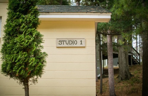 Arcadia House | Charming Resort Cottage Steps from Private Beach & Dock