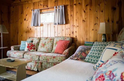 Arcadia House | Charming Resort Cottage Steps from Private Beach & Dock