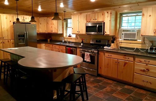 Old Forge Cabin | Sunny Getaway: Pet-Friendly with Ocean Views Await You!