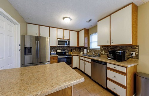 Columbia House | Cozy Retreat: 3/2 house with deck