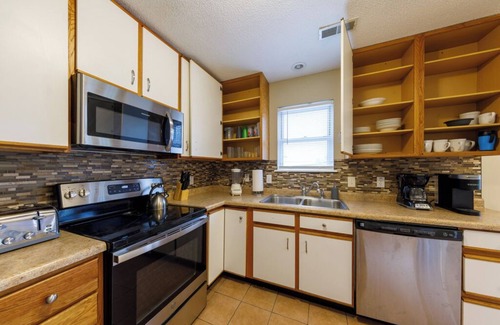 Columbia House | Cozy Retreat: 3/2 house with deck