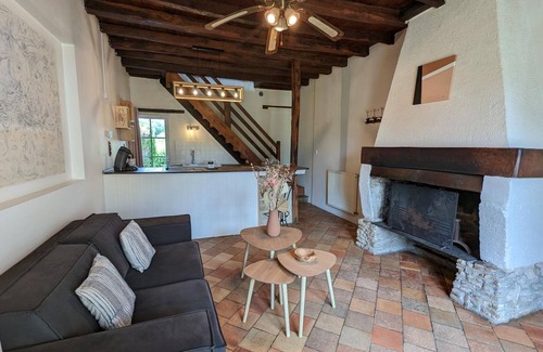 Chadurie Cottage | Gite Chadurie: Cozy Getaway with Pool & Spa Amenities
