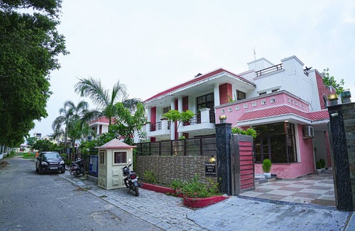 Mohangarh Villa | Cozy Retreat I Free Breakfast | Near Centrum Hotel