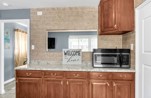Parkdale House | Ideal Escape in Cincinnati with Breakfast & Family Amenities